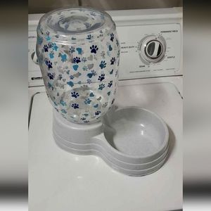 Pet Gravity Water Bowl